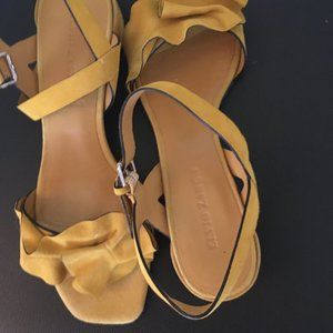 Yellow suede Elvio Zanon sandal